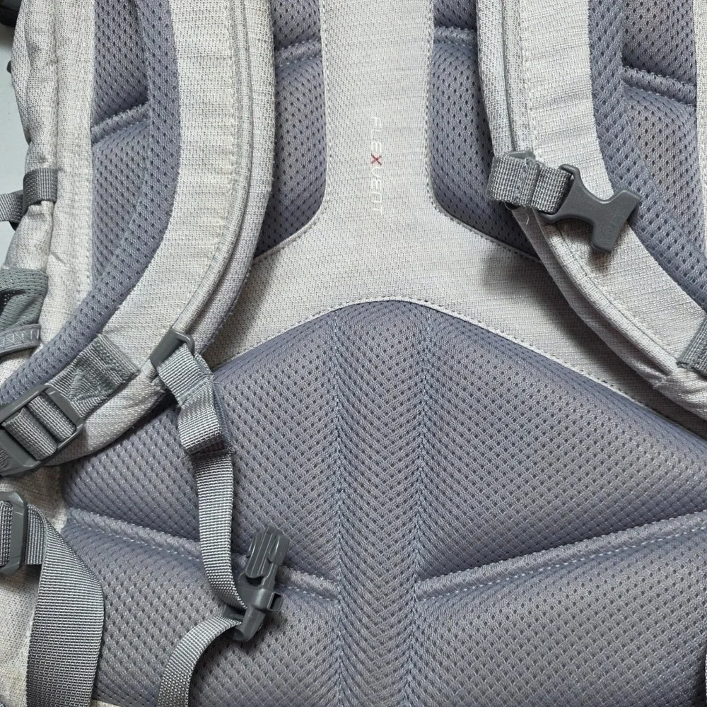 The North Face Borealis Backpack Heather Gray FlexVent OS Hiking Travel Outdoor